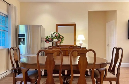 North Oyster Apartment | Monet's Garden by the Sea