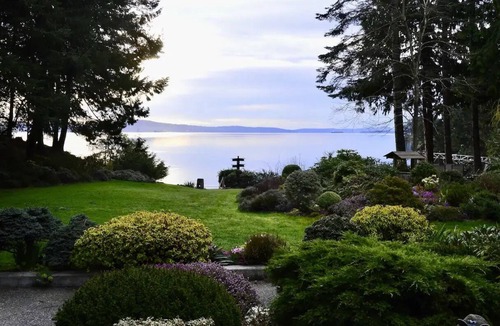 North Oyster Apartment | Monet's Garden by the Sea