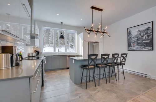 La Conception House | Mont Tremblant -Newly Built Home. SKI ,HIKE, EXPLORE NATURE Private Hot Tub!