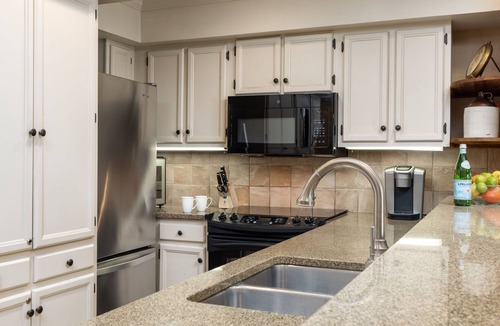 Vail Condo | Montaneros - Prime Vail Village Retreat, Walk to Gondola, Hot Tub