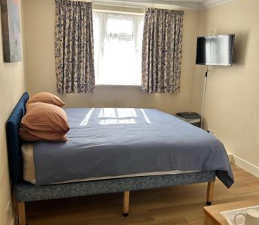 Havering Bed & Breakfast | Montrose Guest House