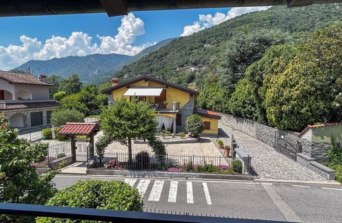 Sorico Apartment | Moretta garden holiday flat on the lake