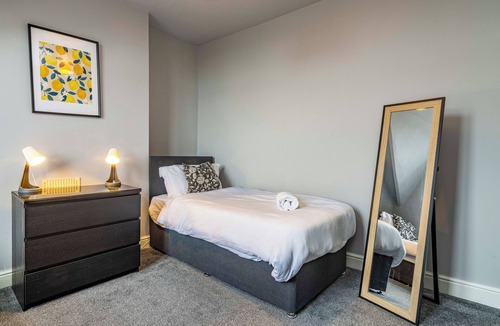 Nottingham City Centre House | Motorpoint Arena House - walking distance to Nottingham city centre - sleeps 10