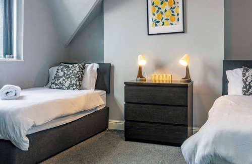Nottingham City Centre House | Motorpoint Arena House - walking distance to Nottingham city centre - sleeps 10