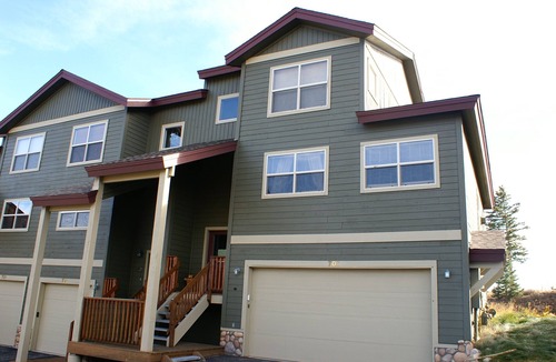 Wildernest House | Mountain Getaway backing to National Forest open space!