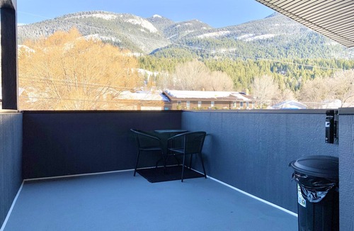 Golden Apartment | Mountain/Riverside Suite With Surreal Views
