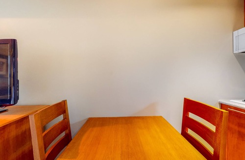 Whistler Village Apartment | Mountain studio with jetted tub & fireplace - walk to lifts - near golf