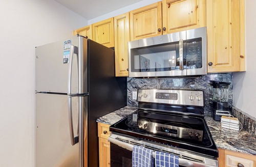 Copper Mountain Village Condo | Mountain-view condo with balcony, WiFi, W/D, fireplace, hot tub & sauna