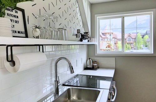 Canmore Condo | Mountain View Escape - Top Floor