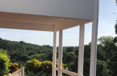 Orange Bay Bed & Breakfast | Mountain View Guest Resort