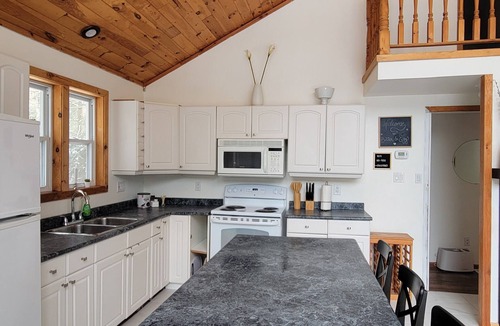 Bardsville Cabin | Muskoka 4 season escape for friends & family