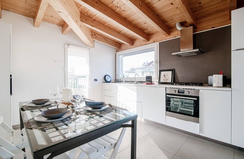 Lipomo Apartment | MyHomeInComo - White Attic