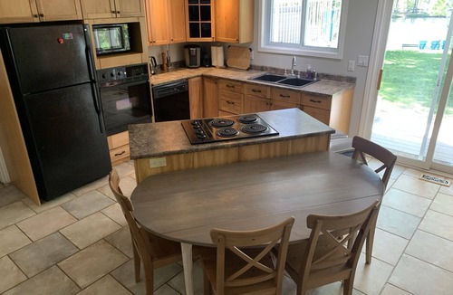 Washago Cottage | Nature's Cottage Washago - Beautiful Private Waterfront property with Hot Tub