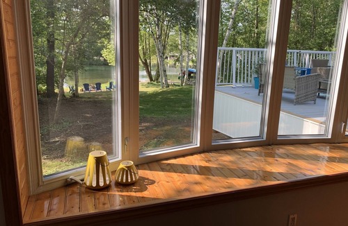 Washago Cottage | Nature's Cottage Washago - Beautiful Private Waterfront property with Hot Tub