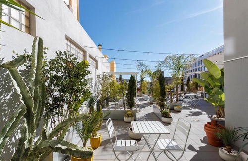Santo Antonio Apartment | Neegroni Balcony in Lisbon - by Misha's Place 1A