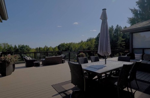 Tyrone House | Nestled in the heart of Clarington with its own fresh-water swimming pond!