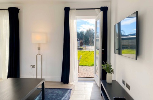 Romford House | NEW 3BD Home in Historical Crown Farm