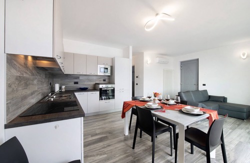 Trezzone Apartment | New Apartment Casa Andrea with Lake View, Terrace and On-Site Free Parking