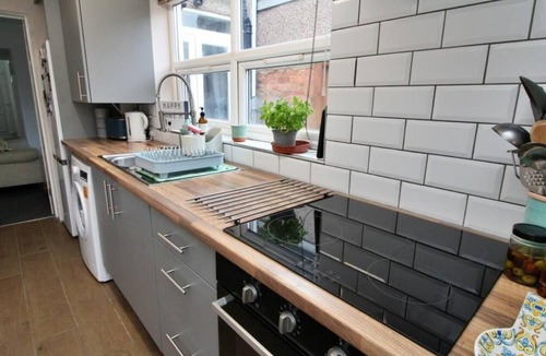 Rugby House | New Bilton House 2 bedroomed close to town centre