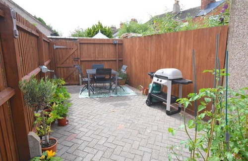 Rugby House | New Bilton House 2 bedroomed close to town centre