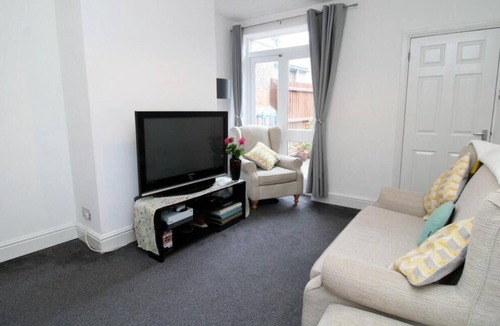 Rugby House | New Bilton House 2 bedroomed close to town centre