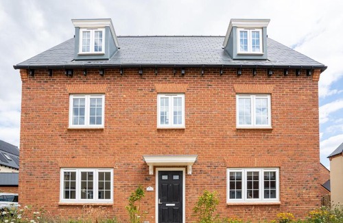Bicester Villa | New build 5 bedroom detached house with parking