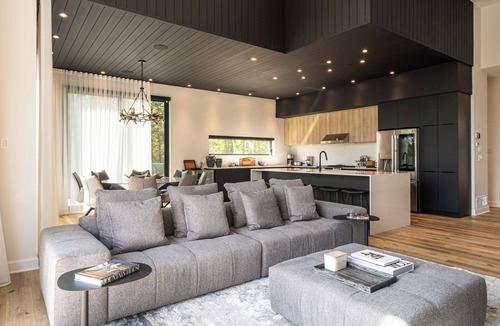 La Conception House | NEW! Chalet Aurora | 5 Bedrooms | Hot tub | Outdoor Pool/Tremblant Living
