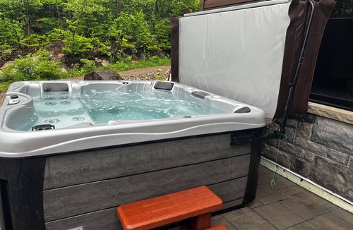 Val-des-Monts Villa | NEW! Lakefront Paradise: Spacious 5-Bedroom Retreat with Hot Tub Bliss