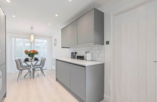 Dunchurch House | New! Sleeps 6|Free Parking|Long stays| Contractors Share Saved