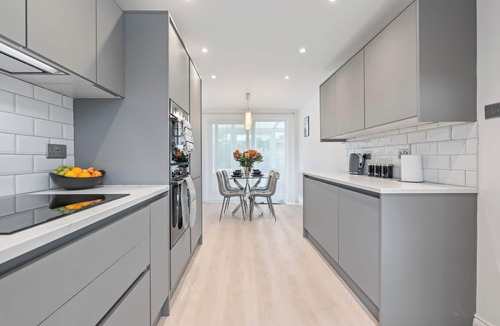 Dunchurch House | New! Sleeps 6|Free Parking|Long stays| Contractors Share Saved