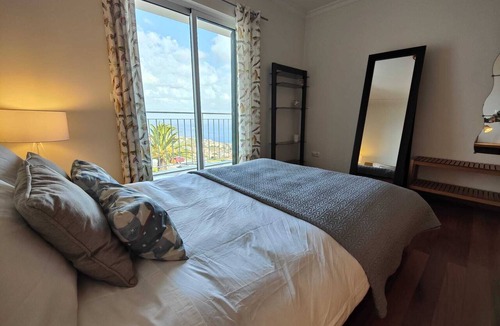 Canico Apartment | New & Spacious Apartment with great sea view - free & fast WI-FI