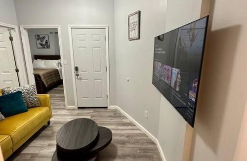 Schenectady Apartment | Newly 5 Star 3 Beds 1 Bath ideal Short term rental