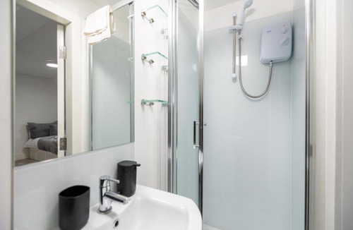Kensal Green Apartment | Newly refurbished Studio in Kensal green F