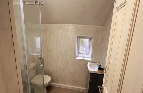 Seven Kings House | Newly Renovated Home - East Ldn