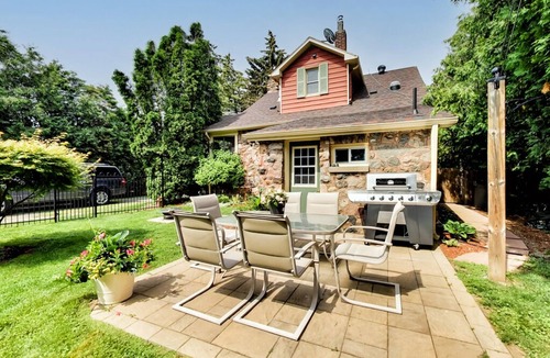 Beamsville House | Niagara Wine Country Cottage