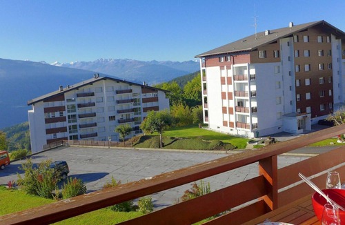 Randogne Apartment | Nice apartment for 4 people with pool, WIFI, TV, balcony and parking