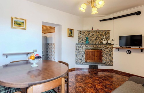 Peglio Apartment | Nice apartment for 5 people with WIFI, patio, pets allowed and panoramic view