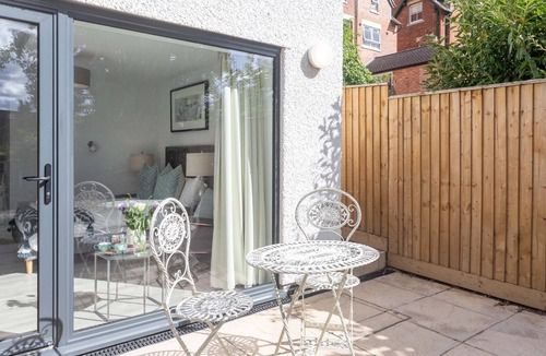 Oxford Apartment | No.192 Oxford - Studio Apartment with Garden View