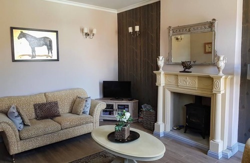 Breedon on the Hill Cottage | No.3 Meynell Mews king/twin room