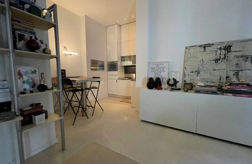 NoLo Apartment | Nolo Square Apartment living loft with metro stop less than 5 minutes walk away.