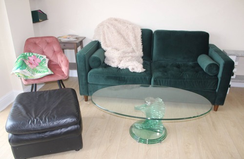 Edmonton Apartment | North London Oasis Edmonton Green