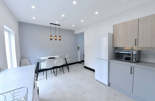 Hale House | North West London Escape. Modern 3 Bedroom House. Quick to Central London