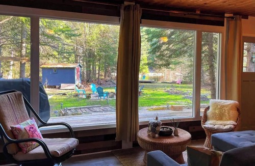 Huntsville Cottage | Northern Escape to Muskoka - Waterfront Cottage in the trees - Casa Riverside