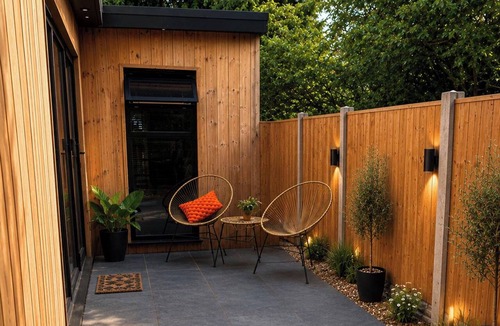 Wilford Cabin | Nottingham Cabin Sleeps 4 - Free Parking & WiFi