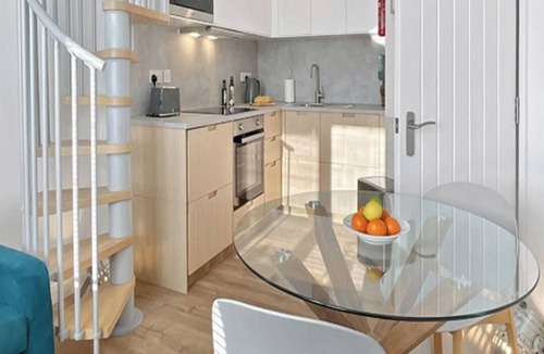 Gosport Apartment | Number 2 is a newly converted first floor, two bedroom, 4 star apartment, located within a short wal