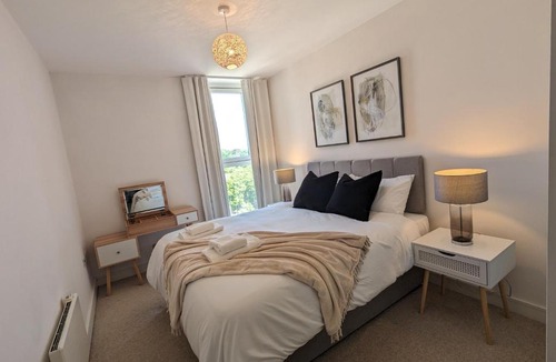 Hemel Hempstead Apartment | Number 43 Elite Apartment - Top Floor - Free Parking