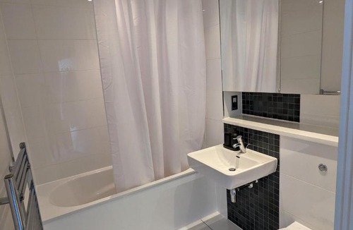 Hemel Hempstead Apartment | Number 43 Elite Apartment - Top Floor - Free Parking