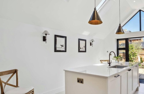 Henley House | Number Ten - Beautiful 3-Bedroom Luxury Home