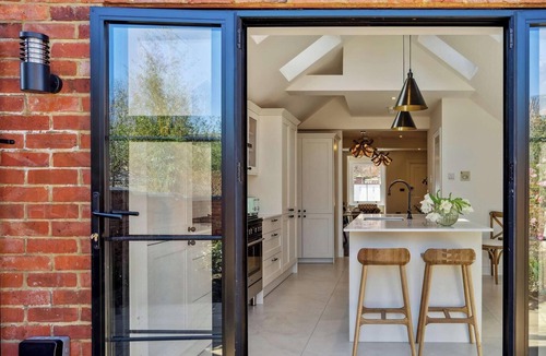 Henley House | Number Ten - Beautiful 3-Bedroom Luxury Home