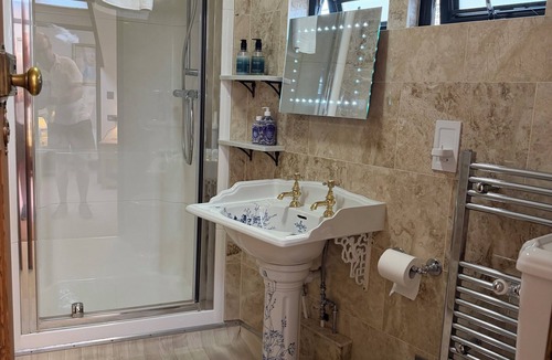 Hillingdon Bed & Breakfast | Oakwood B&B Heathrow